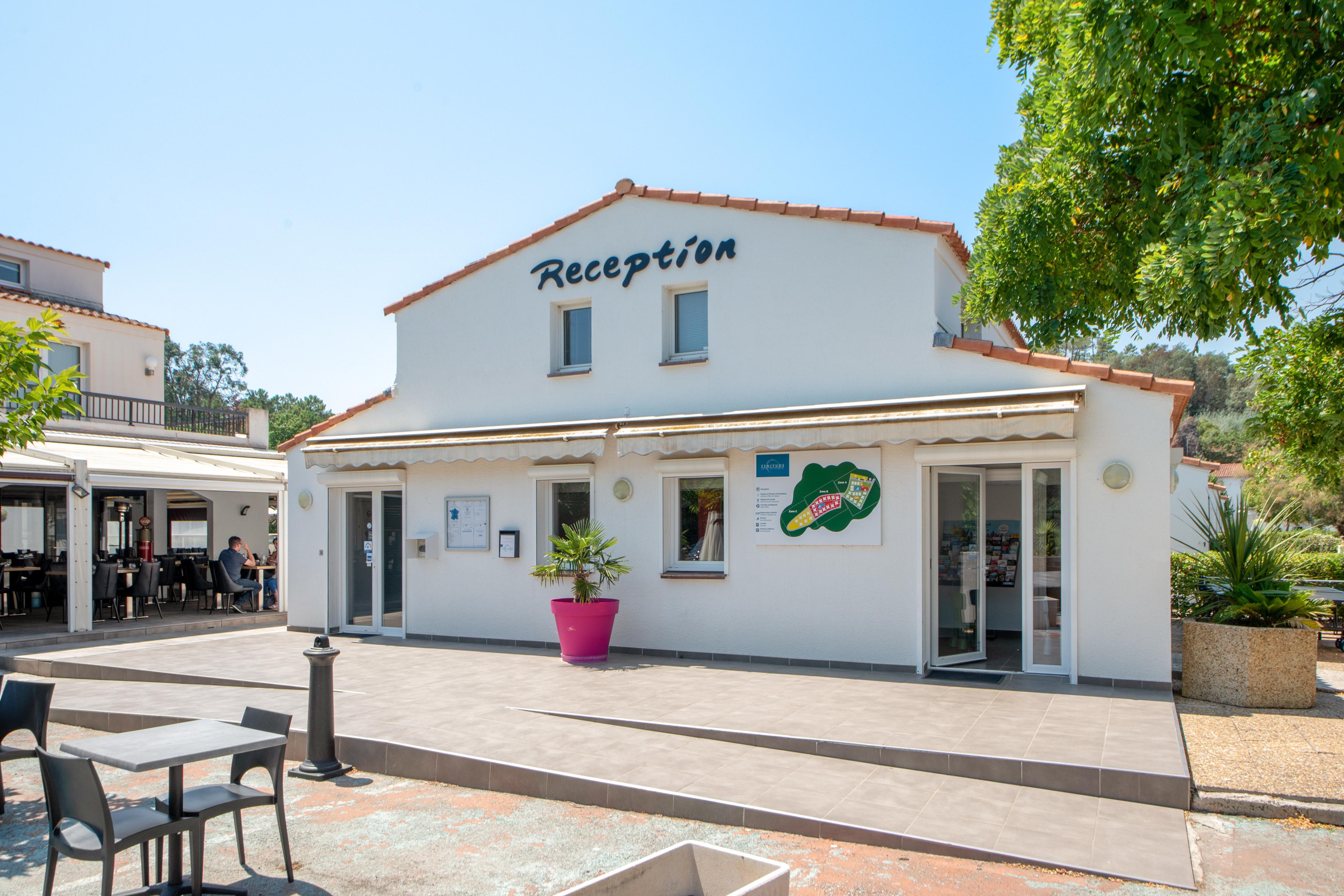 Comfort Aparthotel Mandelieu La Napoule Village Dış mekan fotoğraf