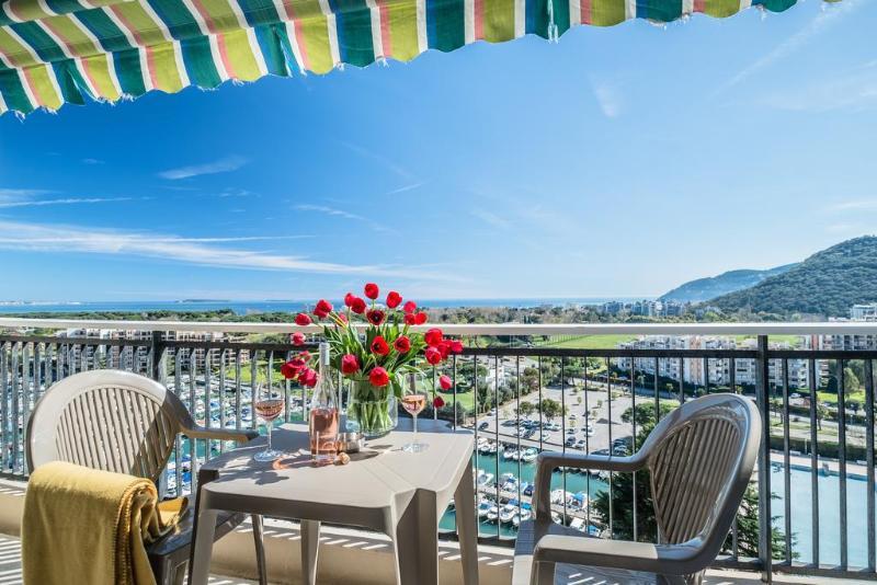 Comfort Aparthotel Mandelieu La Napoule Village Dış mekan fotoğraf