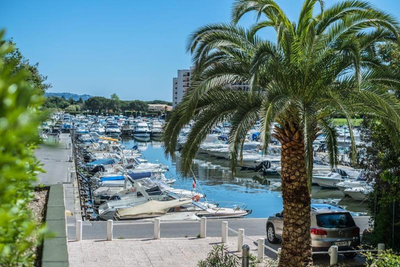 Comfort Aparthotel Mandelieu La Napoule Village Dış mekan fotoğraf